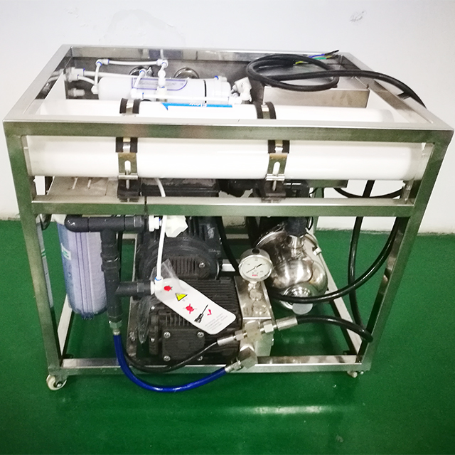 Portable mobile desalination plant